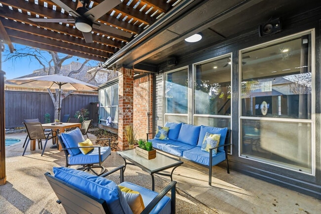 Building Photo - 2008 Vista Dr