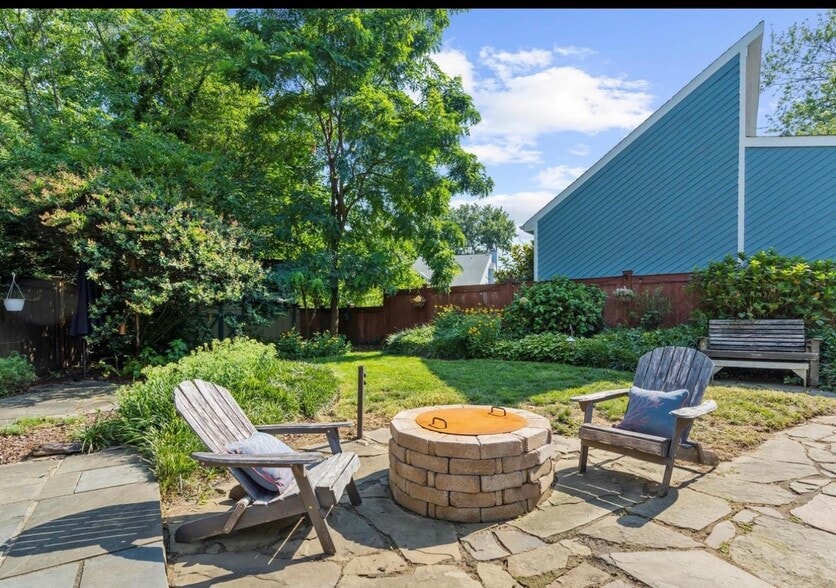 Building Photo - 20 Windwhisper Ln