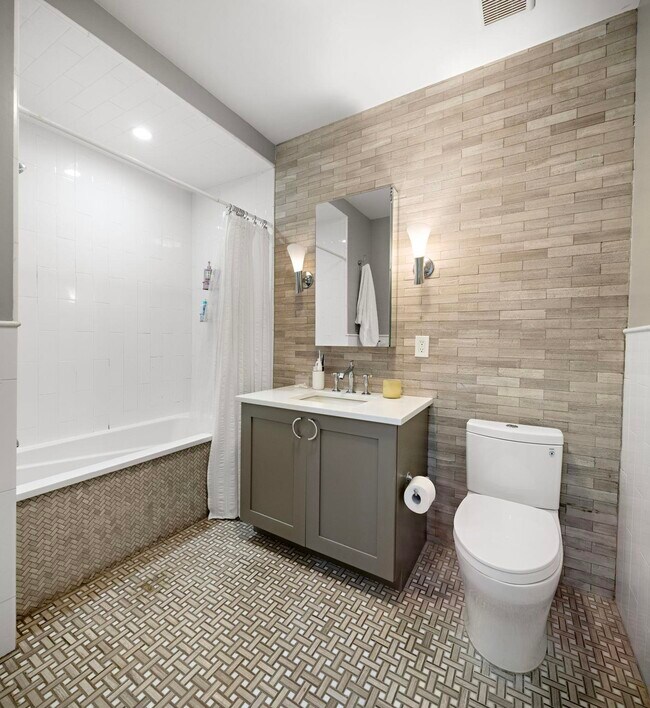 Building Photo - 313 Washington St