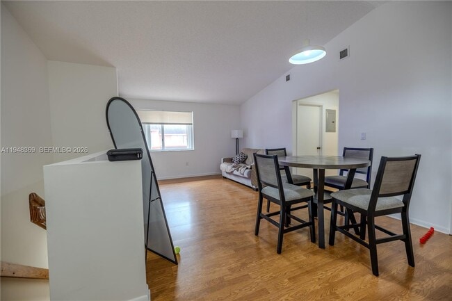 Building Photo - 8013 Lake Dr