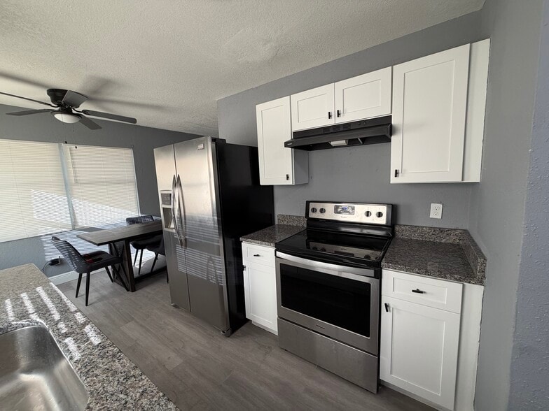 Building Photo - 830 Wooden Blvd