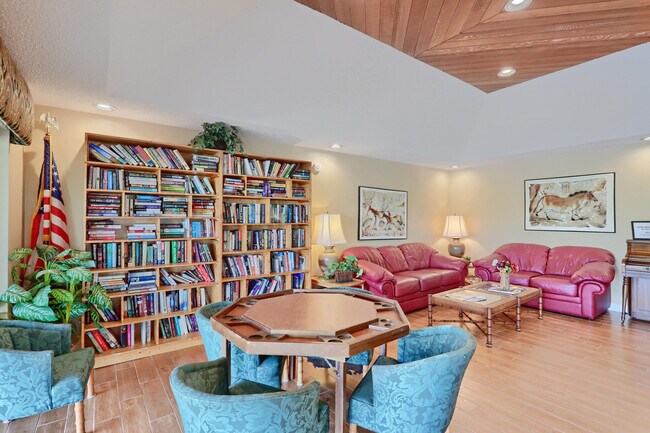 Building Photo - 5390 Woodland Lakes Dr