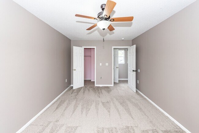 Building Photo - 5 Bedroom 2.5 Bath Home in St. James Estates - Goose Creek