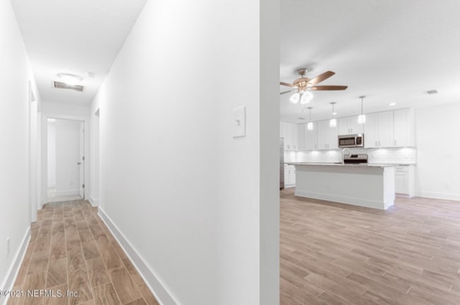 Building Photo - A beautiful 4 bedroom, 2 bathroom property...