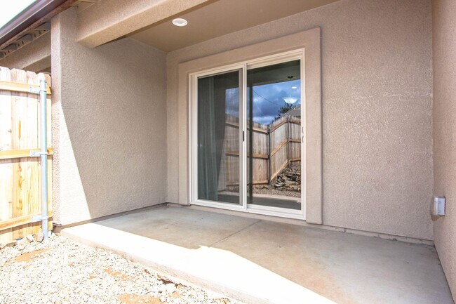 Building Photo - Three Bedroom Duplex