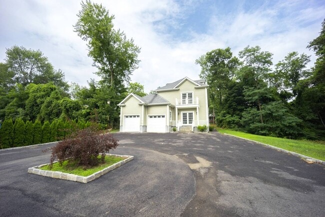 Building Photo - 1 Kewanee Rd