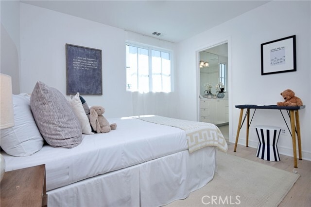 Building Photo - 4641 Cahuenga Blvd