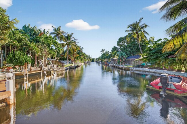 Building Photo - 1570 NE 30th Pl