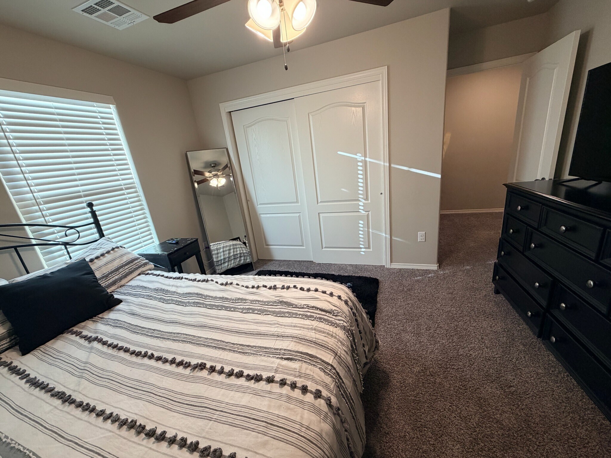 Building Photo - 1418 Santa Thomas St