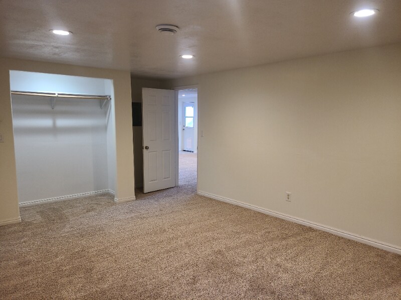 Building Photo - 245 N 600 E