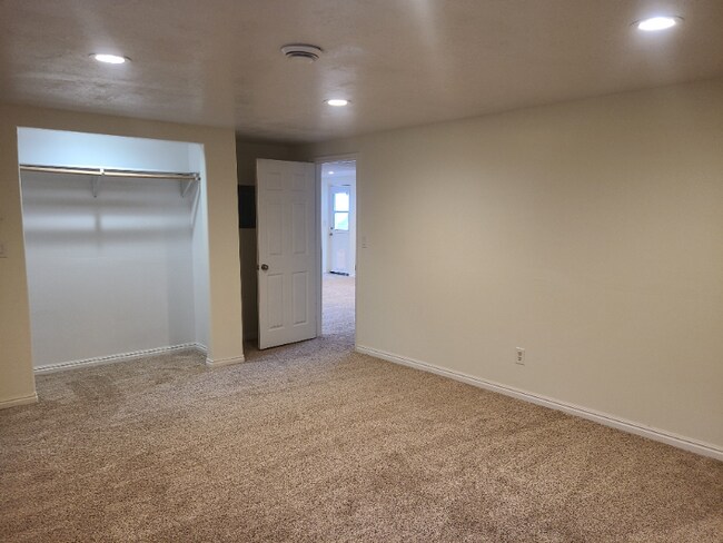 Building Photo - 245 N 600 E