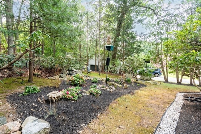 Building Photo - 10 Pinewood Cir