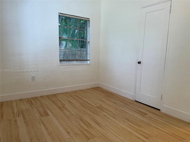 Building Photo - 4340 SW 15th St