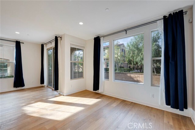 Building Photo - 18 Prominence