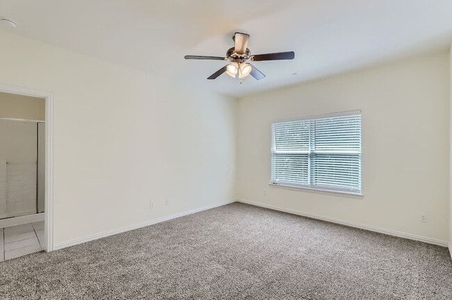Building Photo - 1320 Lakecrest Ln