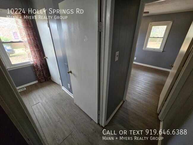 Building Photo - 10224 Holly Springs Rd