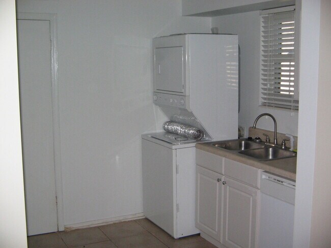 Building Photo - 2/2 Condo In The Midtown At Merridian Community...$1400.00 Per Month