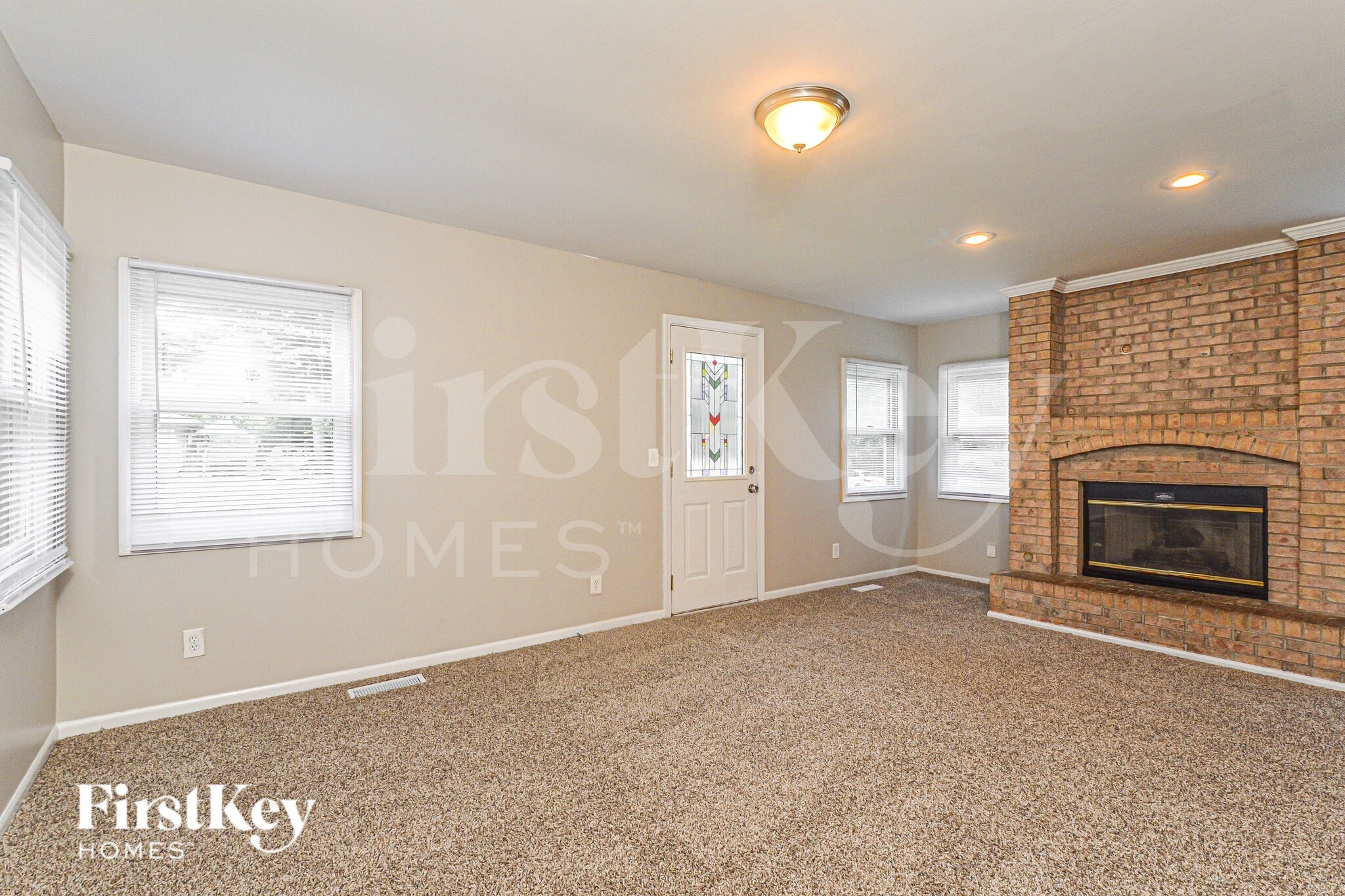 Building Photo - 611 W Oakwood Dr