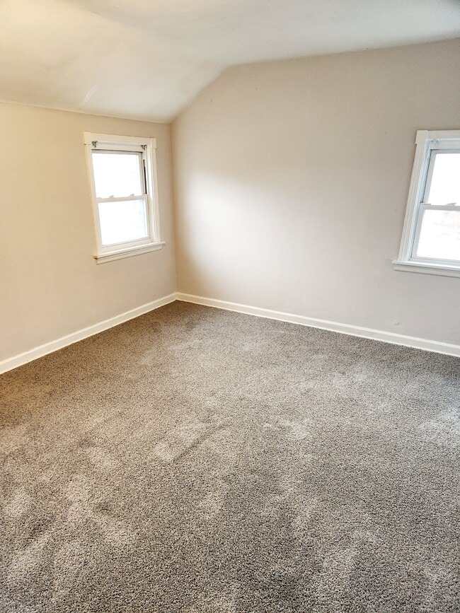 Building Photo - 1128 Shadycrest Dr