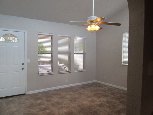 Building Photo - Four Beds in the Foothills