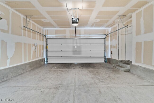 Building Photo - 7005 Magenta Moon St