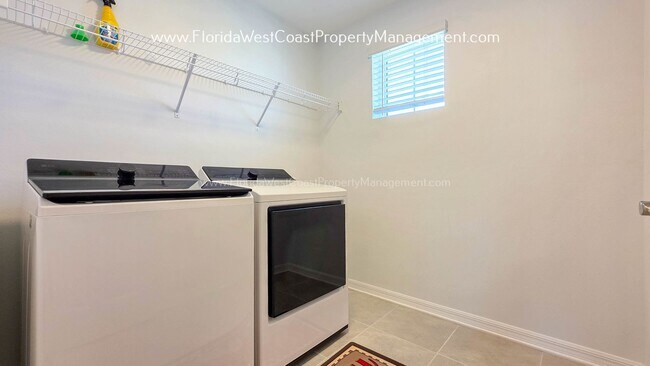 Building Photo - EXCEPTIONAL AND SPACIOUS FURNISHED TOWNHOME WITHIN WATERSIDE- NAUTIQUE!