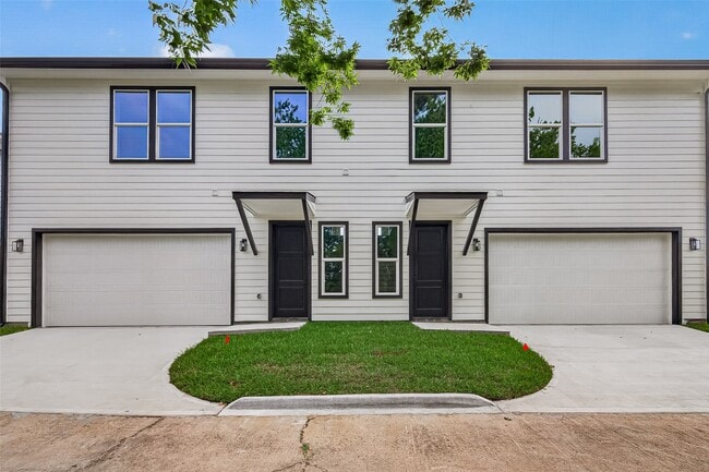 Building Photo - 703 Carol Lynn Dr