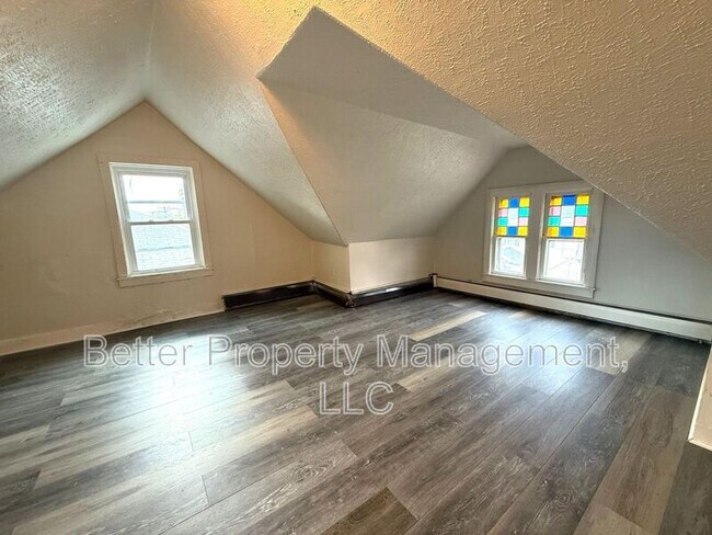 Building Photo - 313 E Pine St.