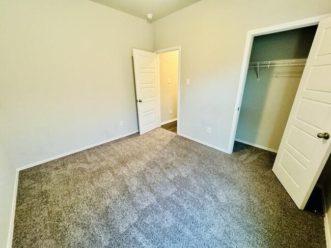 Building Photo - 5936 Olson Bluffs