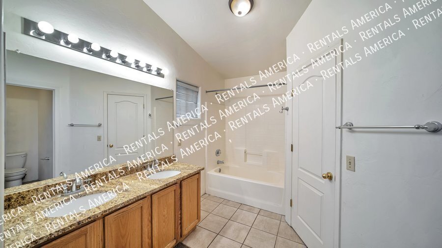 Building Photo - 2252 W Silver River Way