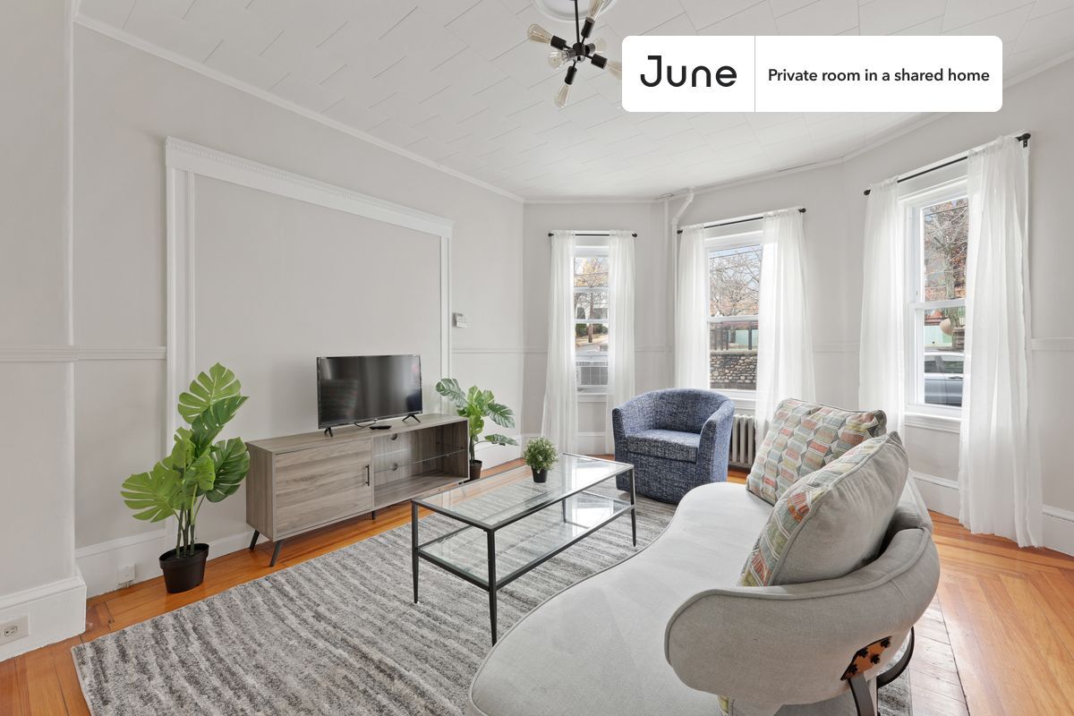 Building Photo - Room in Shared 3 bed/1 bath home