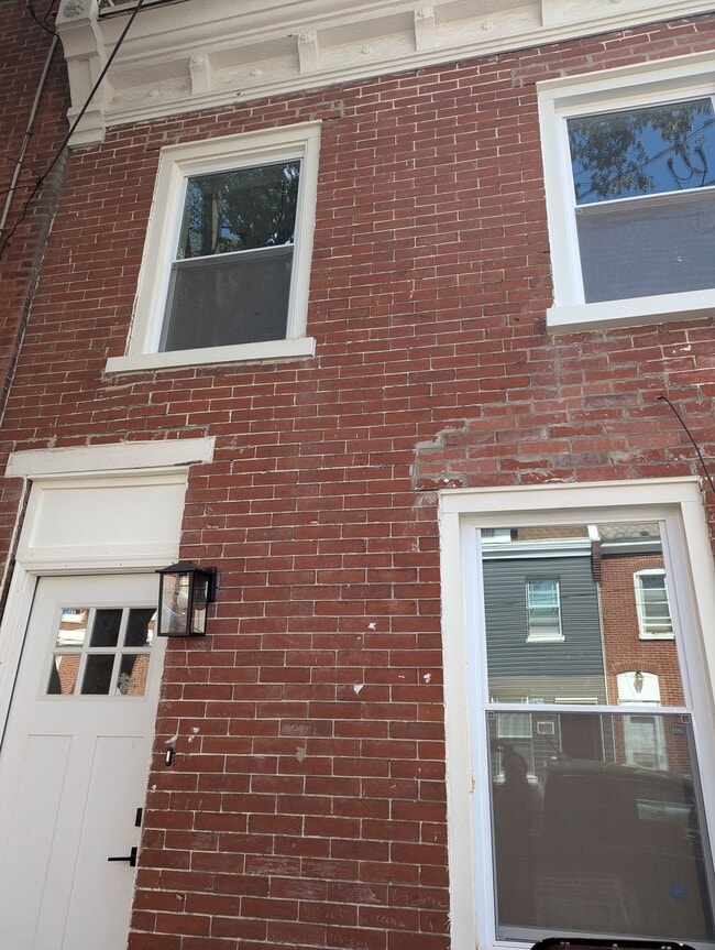 Primary Photo - 614 W 8th St