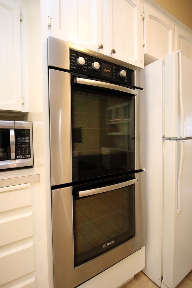 Building Photo - 2727 SE 58th Ave