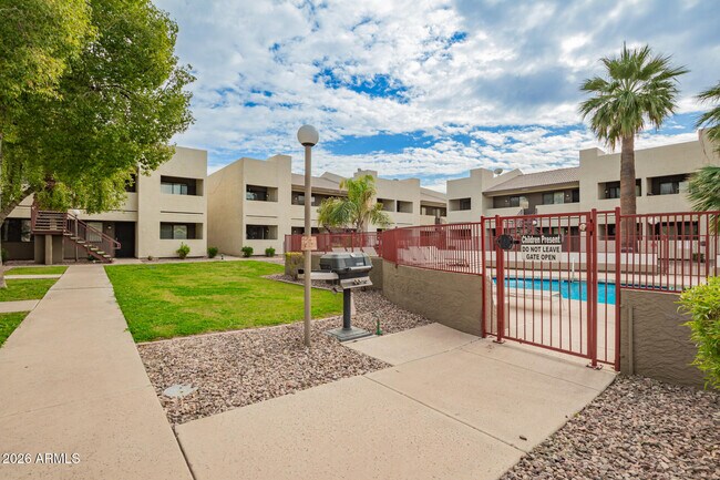 Building Photo - 3301 E Earll Dr