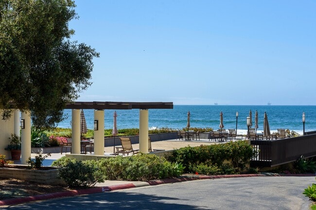 Building Photo - 1355 Plaza Pacifica