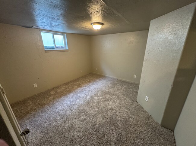 Building Photo - 140 N 200 E