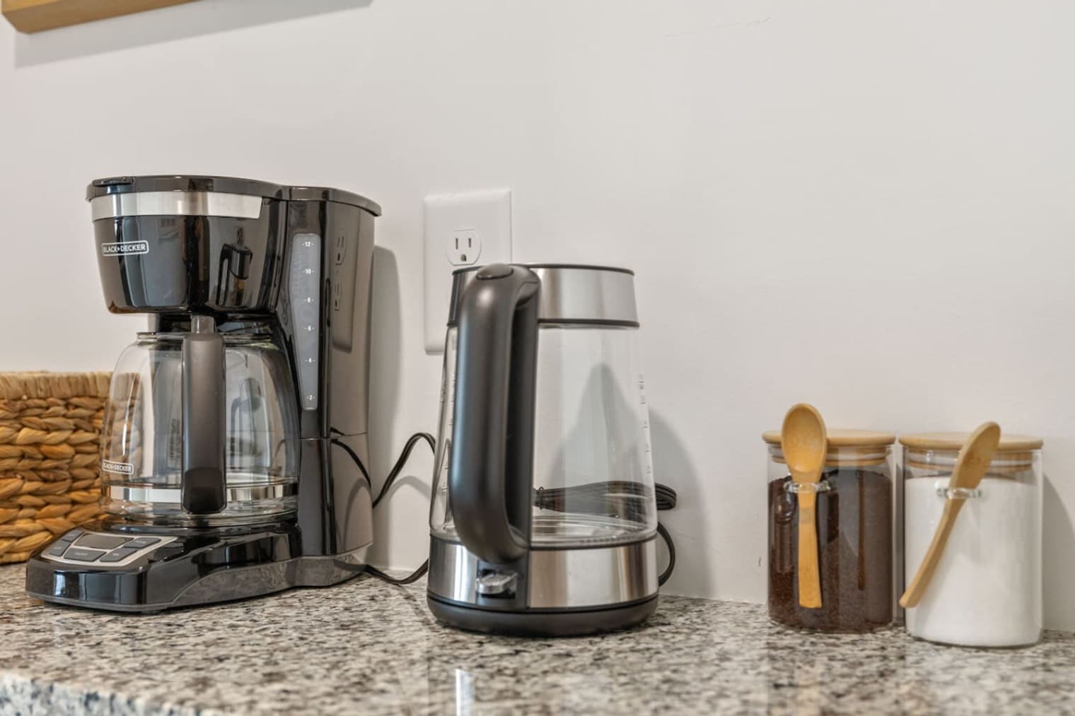 Building Photo - 841 Memorial Dr SE