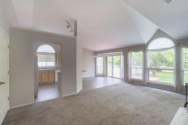 Building Photo - 16944 Hickory Crest Dr