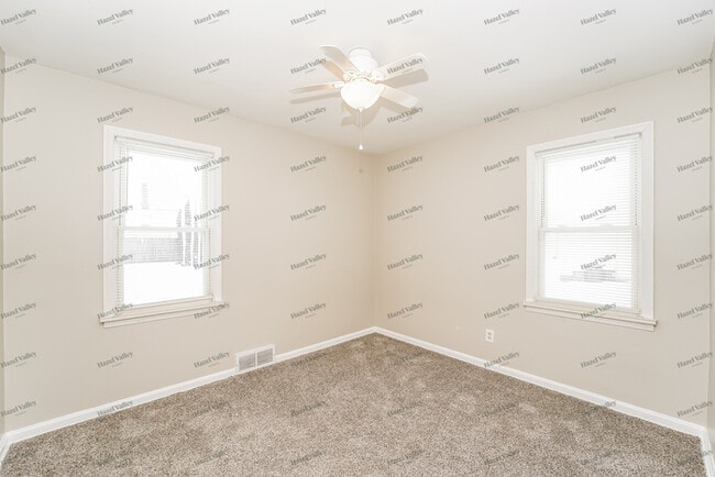 Building Photo - 7701 Kenton Ave