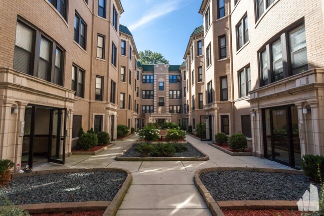 Building Photo - 4036.5 North Ashland-GDS