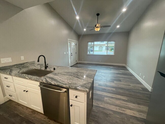 Building Photo - 2 Bedroom, 2 Bathroom ADU