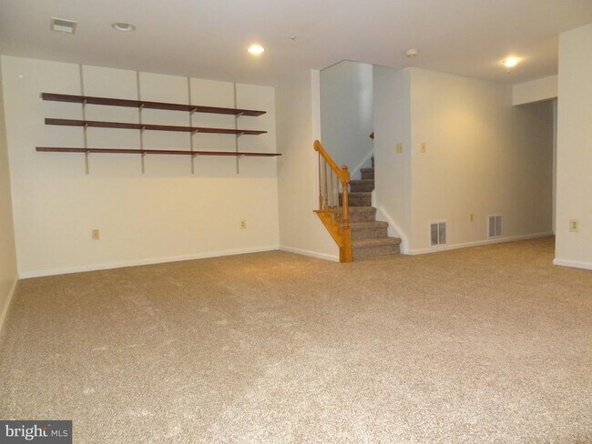 Building Photo - 836 Knob Ct