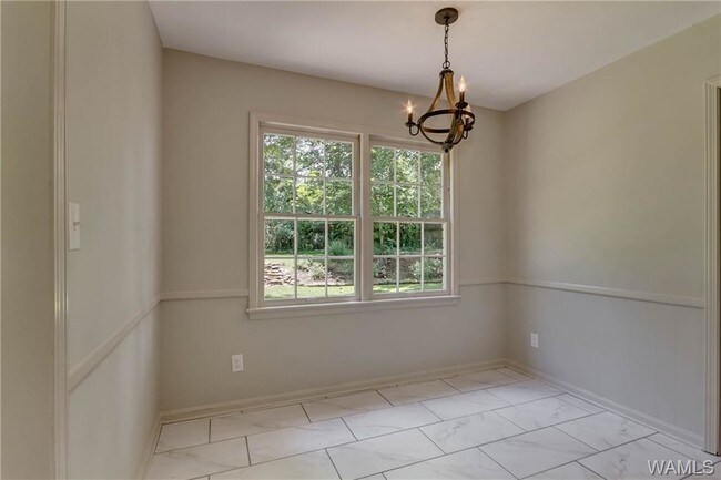 Building Photo - 401 Riverdale Dr