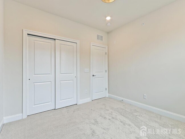 Building Photo - 715 Parker Blvd