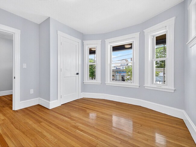 Building Photo - No Brokers Fee. In-Unit Washer and Dryer, All New Kitchen Appliances, Yard
