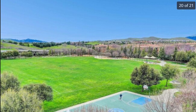 Building Photo - End Unit Townhome with Privacy and Lots of...