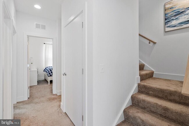 Building Photo - 40 Mural Walk NE