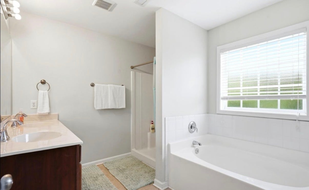 Building Photo - 553 Montego Ct
