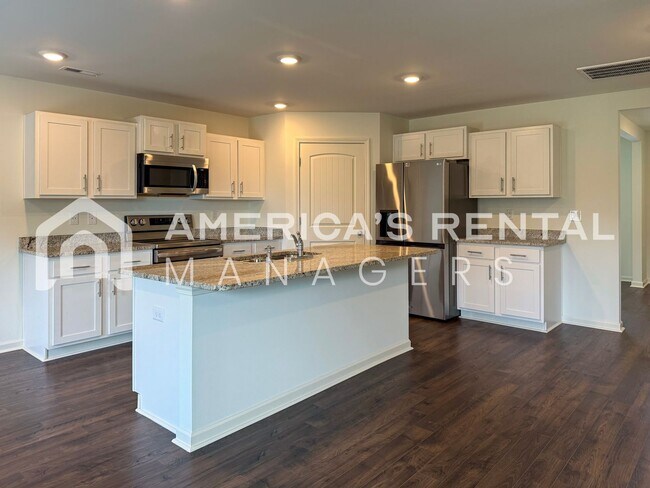 Building Photo - Move-in Special! Beautiful 5 Bed, 2 Bath h...