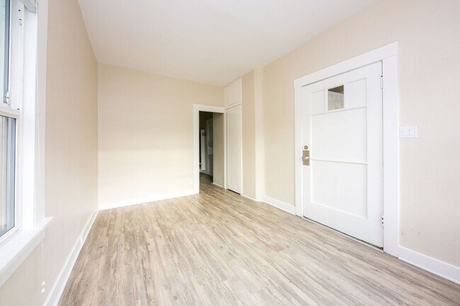 Building Photo - 84-88 N 7th St